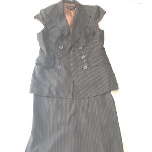 BCBG 2 piece pin stripe short-sleeve skirt suit